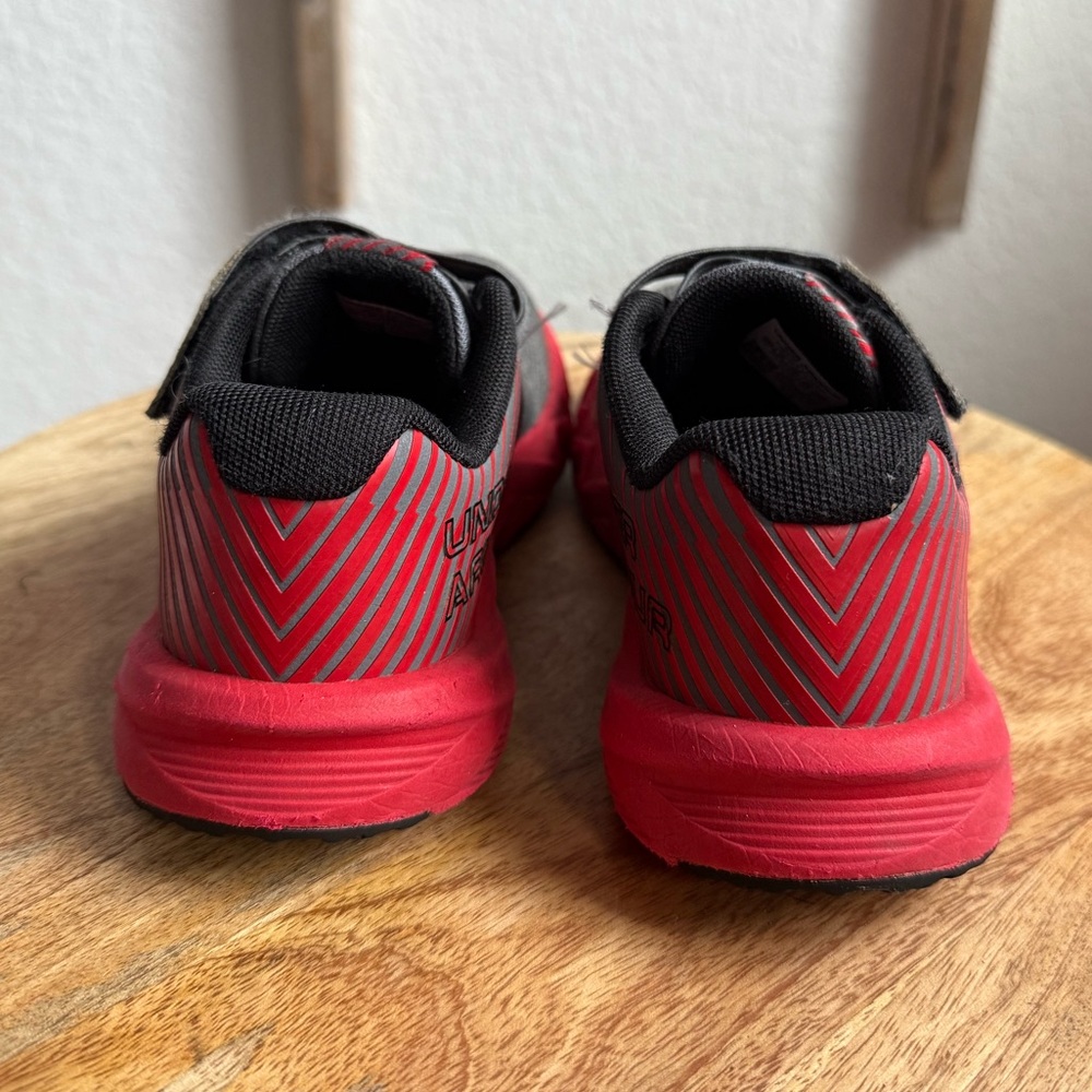 Under Armour® Kids UA BPS Primed 2 AC boys sz: 1 - Picture 6 of 10
